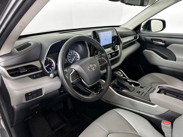 Used 2020 Toyota Highlander XLE AWD/4WD image 20