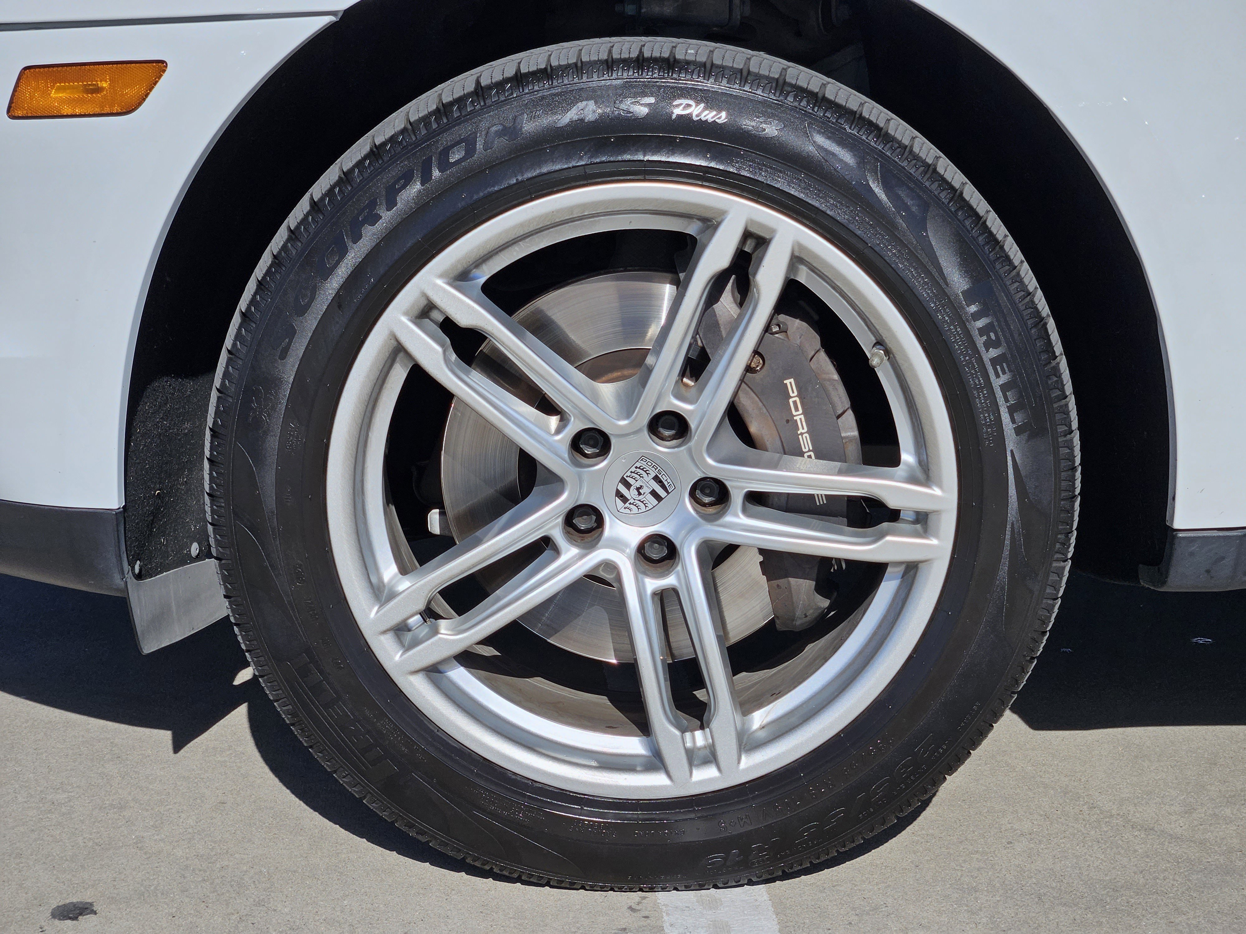 Certified 2021 Porsche Macan image 14