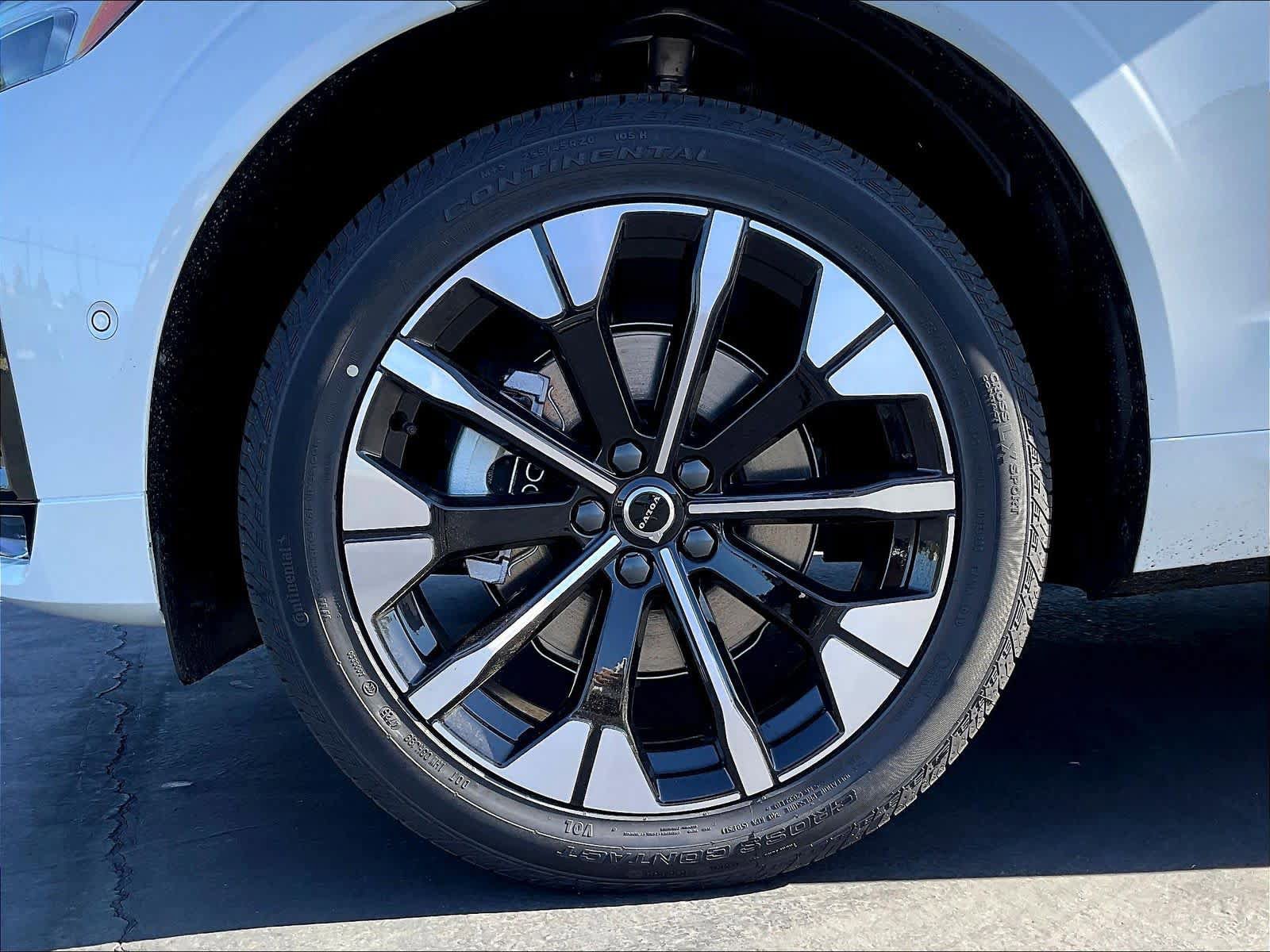 New 2026 Volvo XC60 B5 Plus w/ Climate Package AWD/4WD image 14
