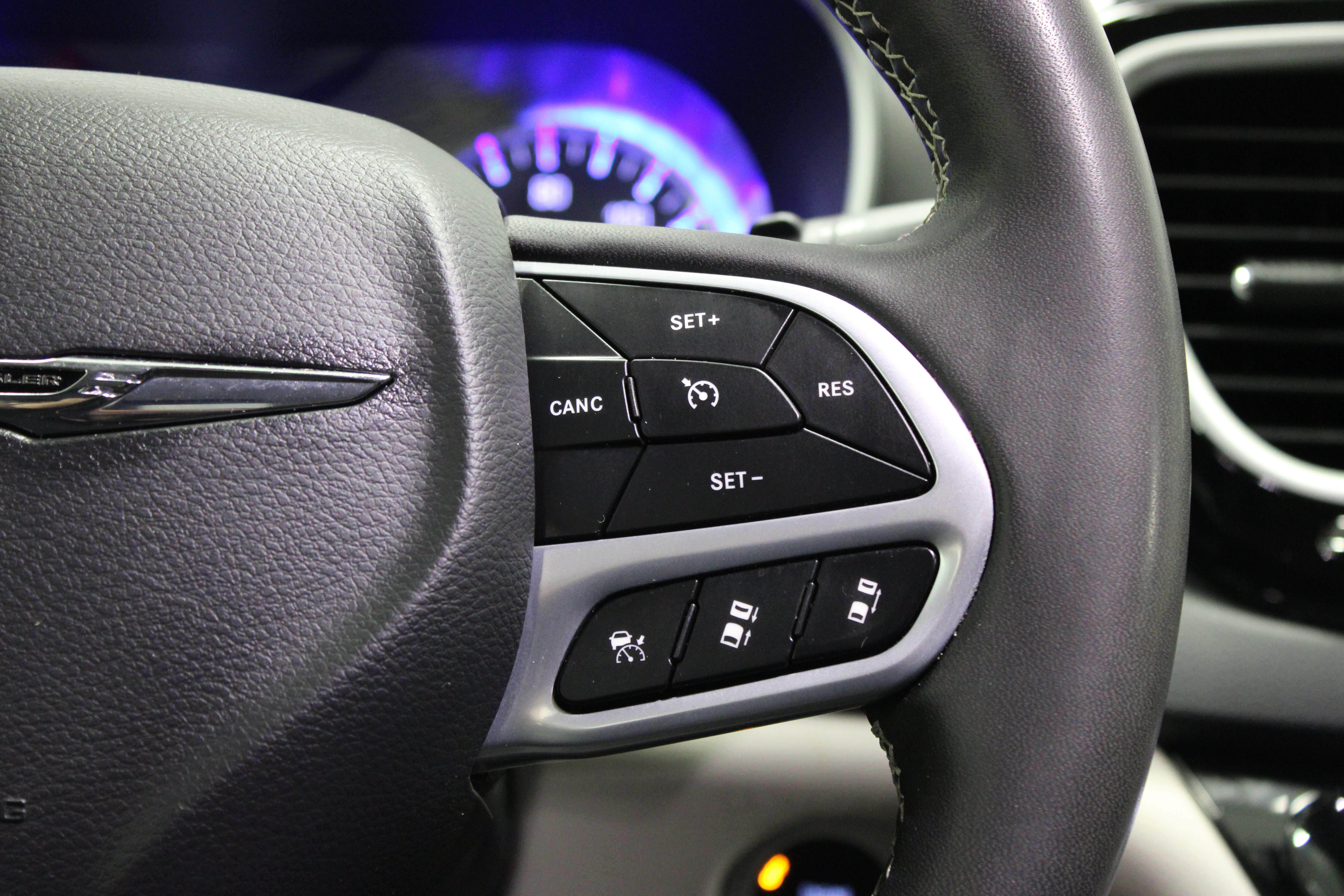 Used 2022 Chrysler Pacifica Touring-L FWD image 23