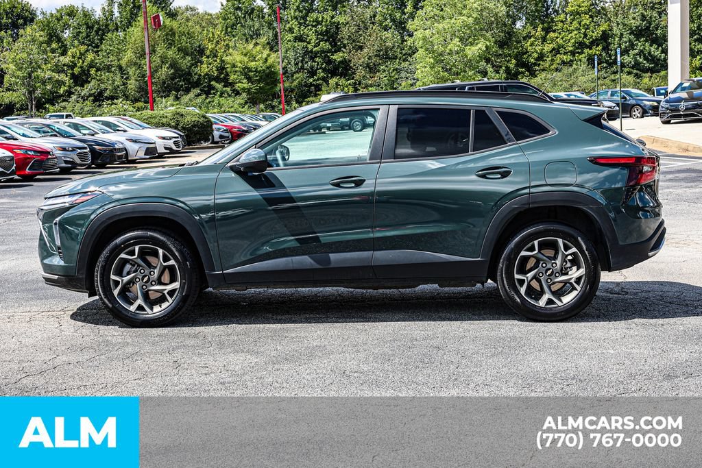 Used 2025 Chevrolet Trax LT FWD image 8