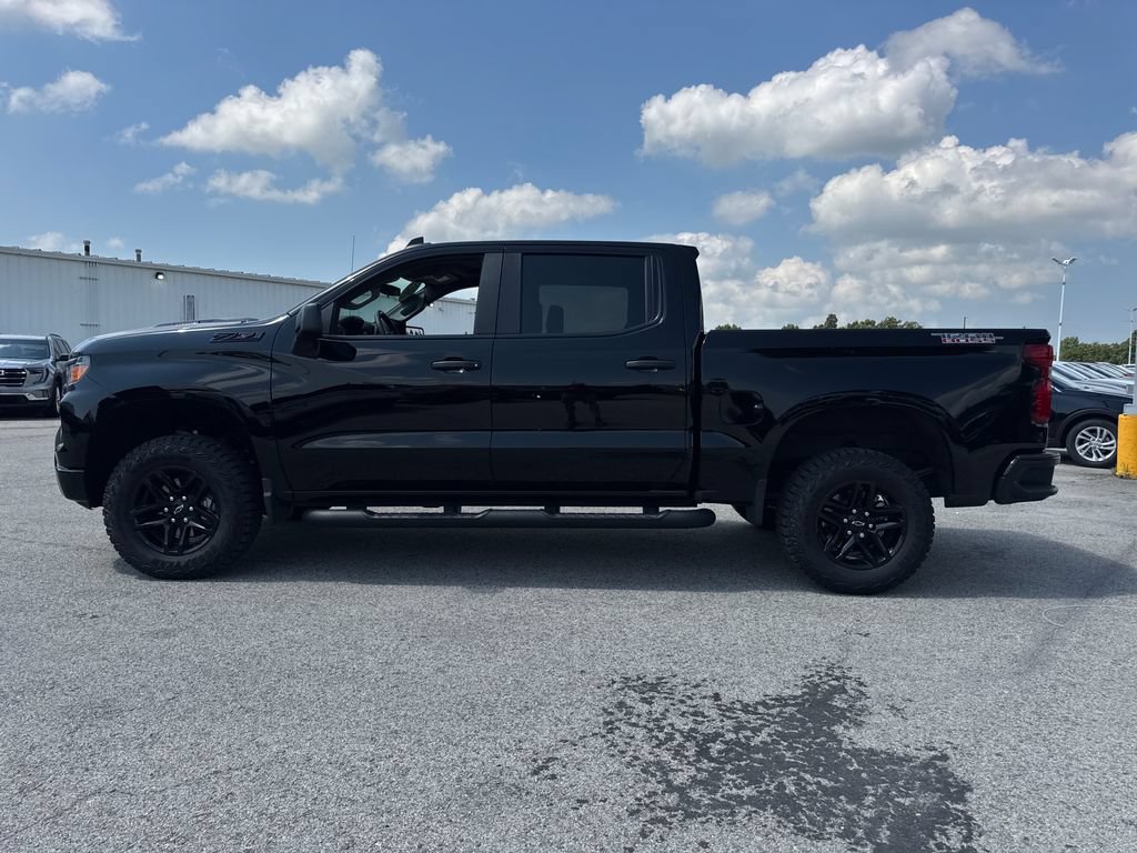 Used 2025 Chevrolet Silverado 1500 Custom Trail Boss w/ LPO, Dark Essentials Package AWD/4WD image 3