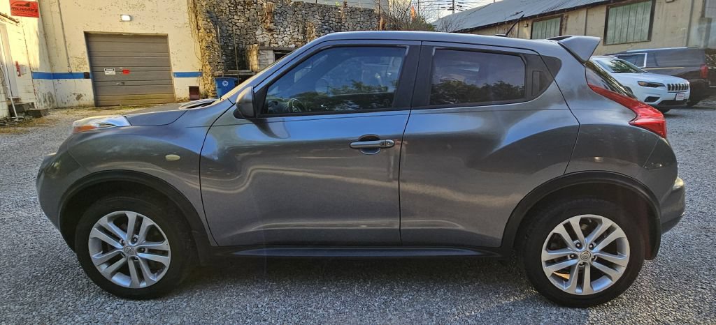 Used 2011 Nissan Juke SV FWD image 2
