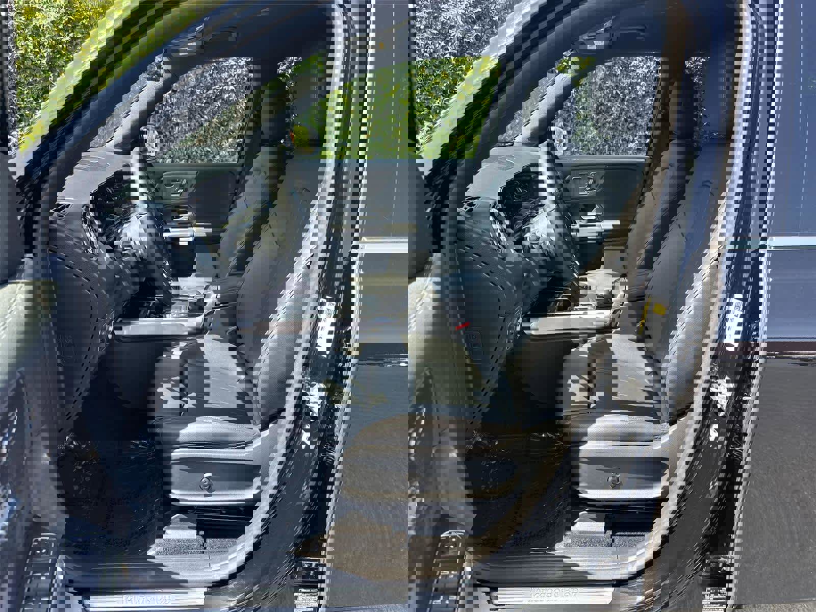 Used 2023 Mercedes-Benz EQB 250+ w/ Exclusive Package image 11