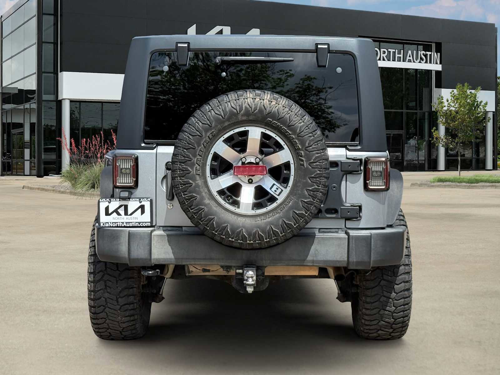 Used 2015 Jeep Wrangler Unlimited Rubicon w/ Connectivity Group AWD/4WD image 7