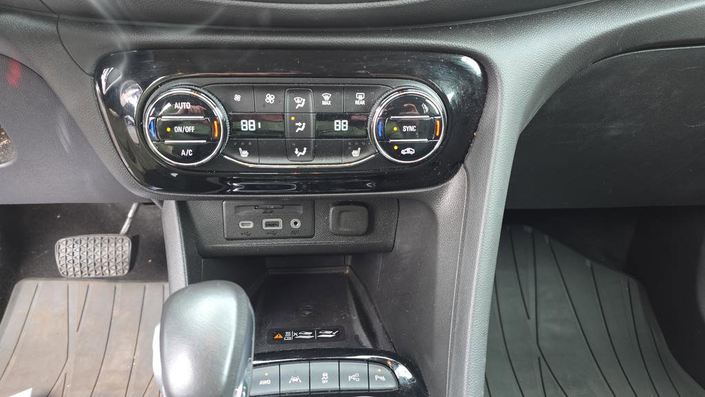 Used 2022 Buick Encore GX Essence w/ Advanced Technology Package image 26