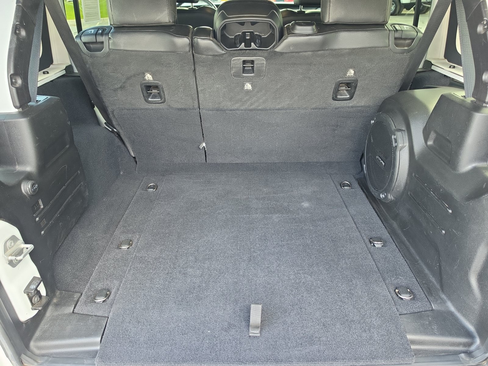Used 2019 Jeep Wrangler Unlimited Sahara AWD/4WD image 30