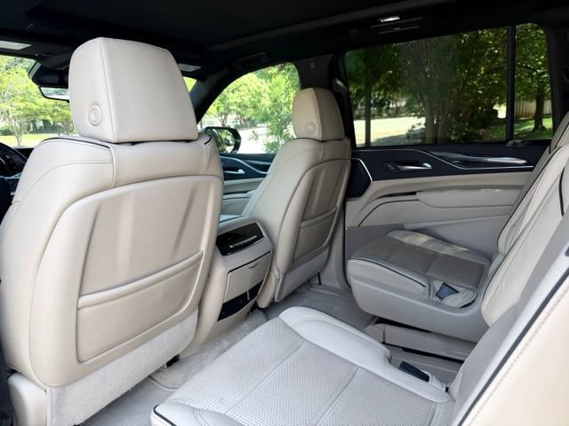 Used 2023 Cadillac Escalade ESV Premium Luxury AWD/4WD image 18
