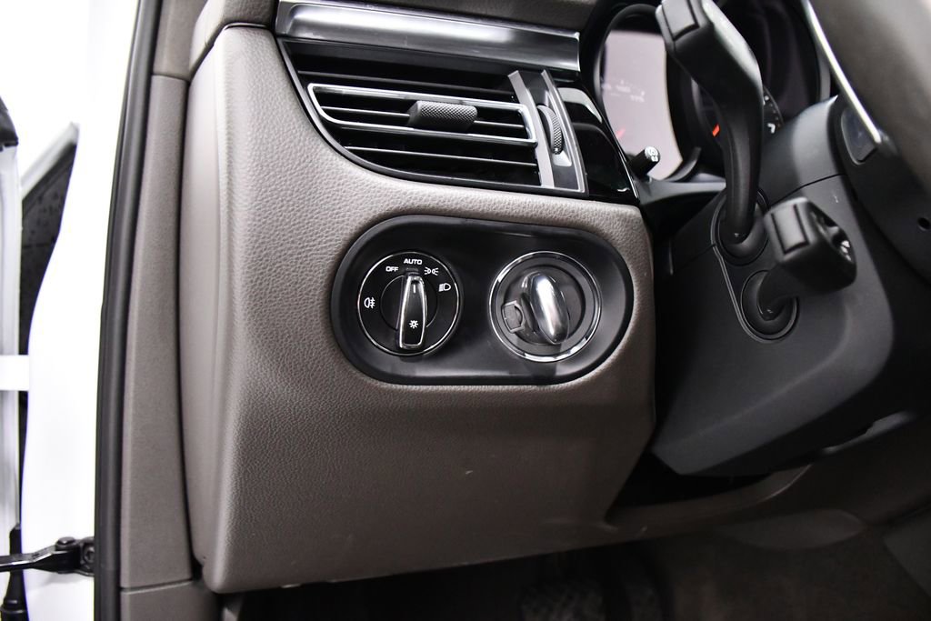 Used 2021 Porsche Macan image 11