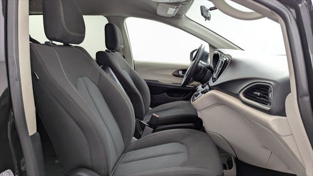 Used 2022 Chrysler Voyager LX FWD image 18