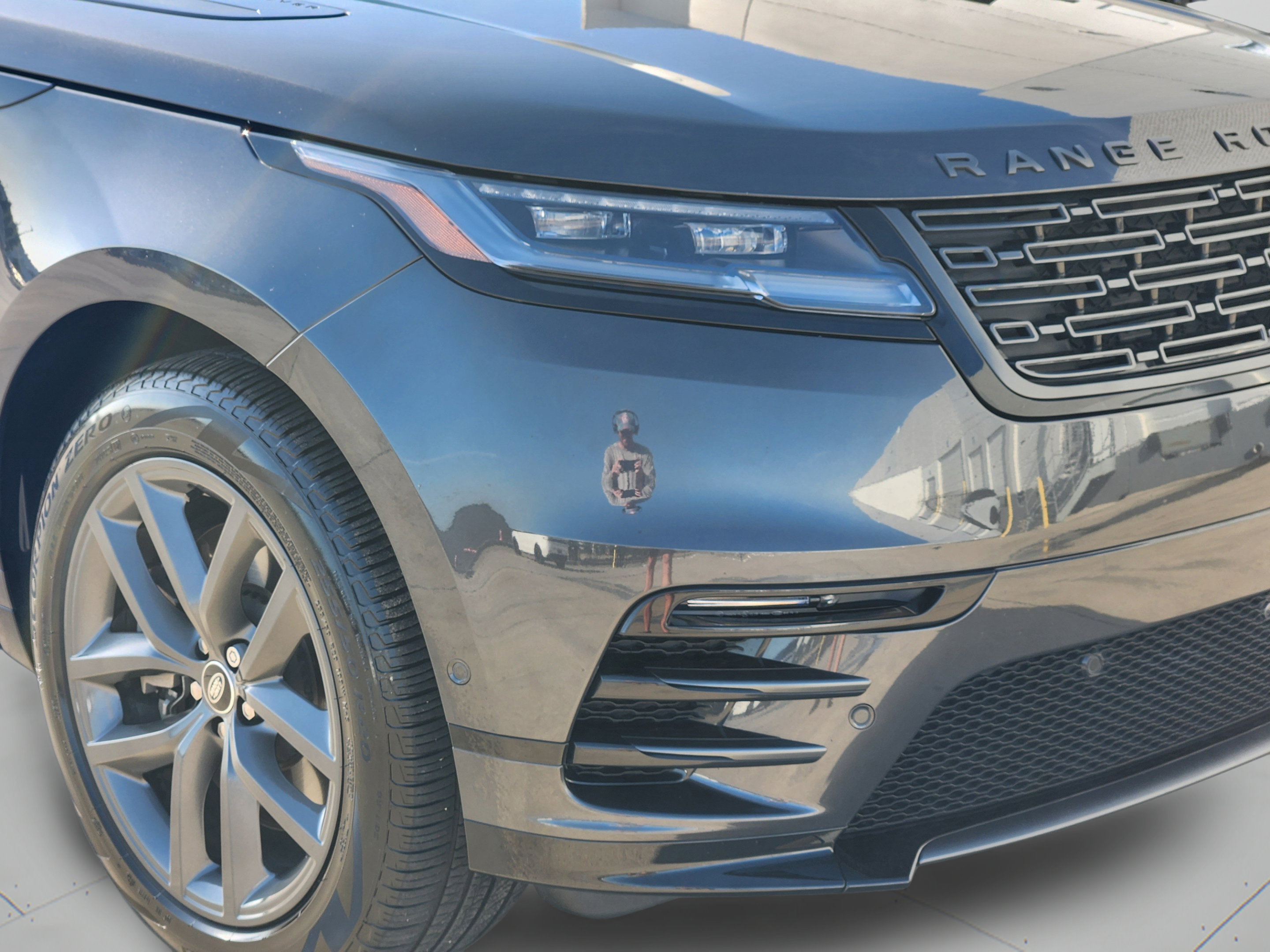 Certified 2026 Land Rover Range Rover Velar Dynamic SE AWD/4WD image 31