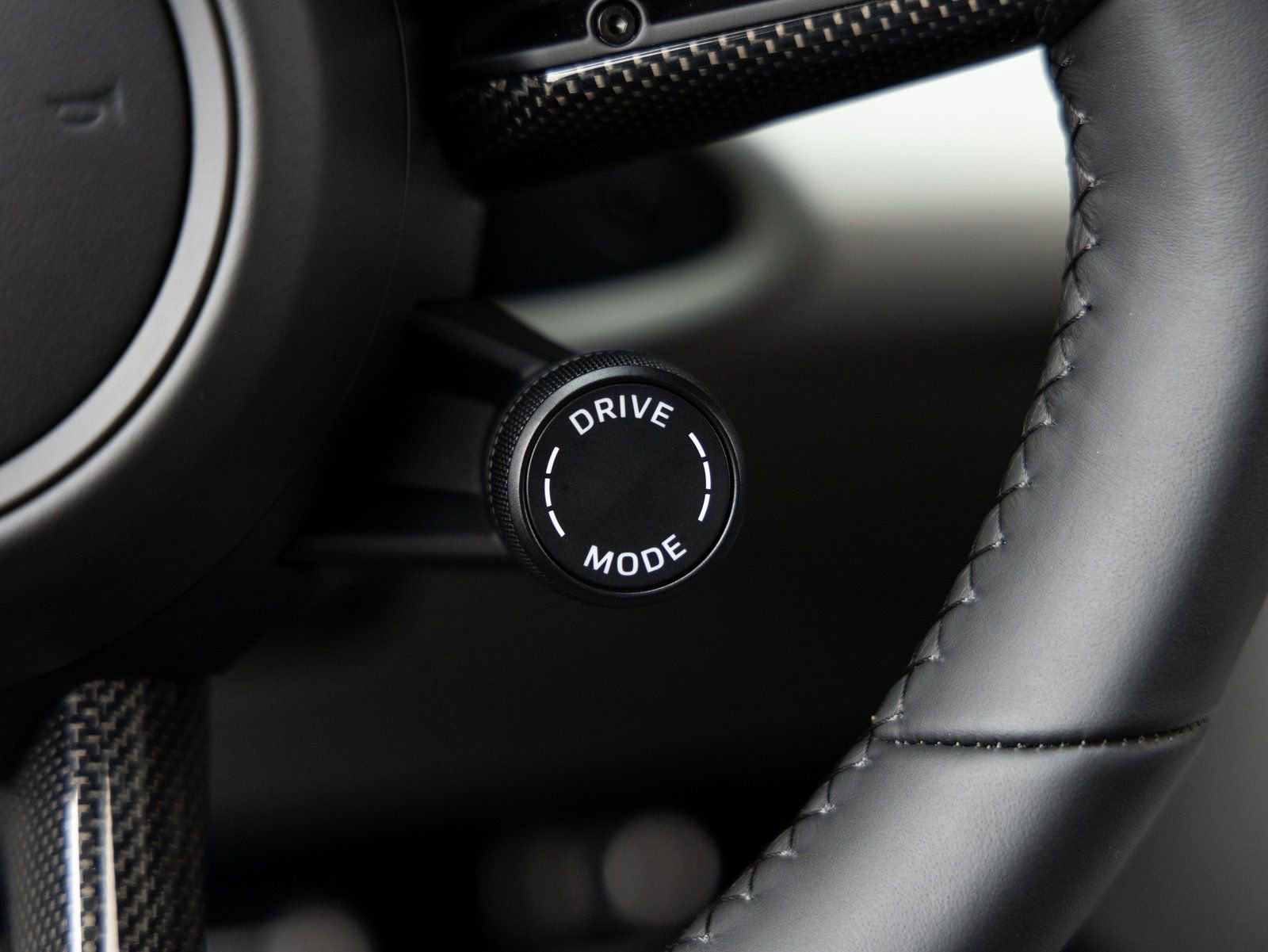 New 2025 Porsche Macan 4S Electric image 15