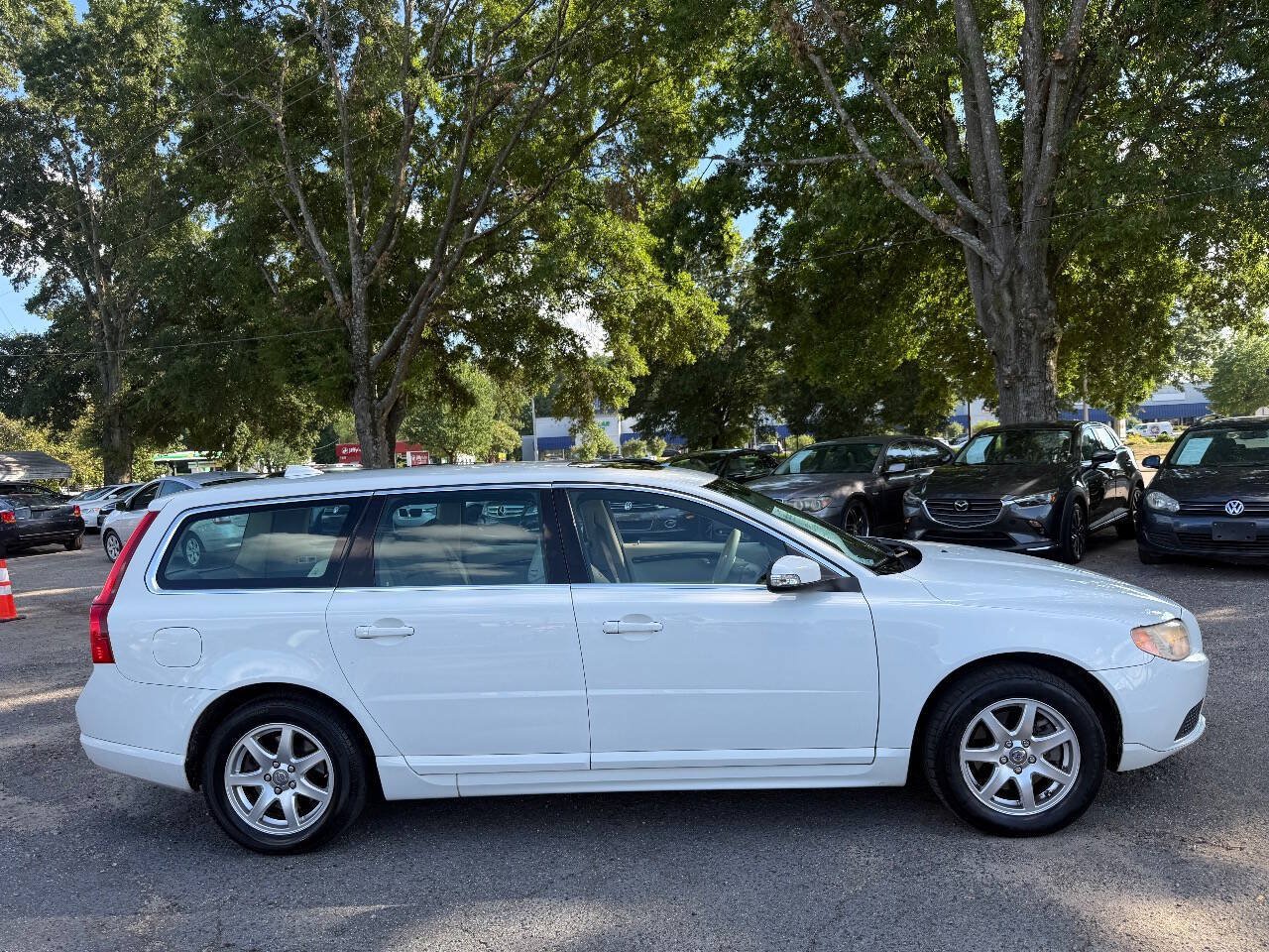 Used 2008 Volvo V70 FWD image 7