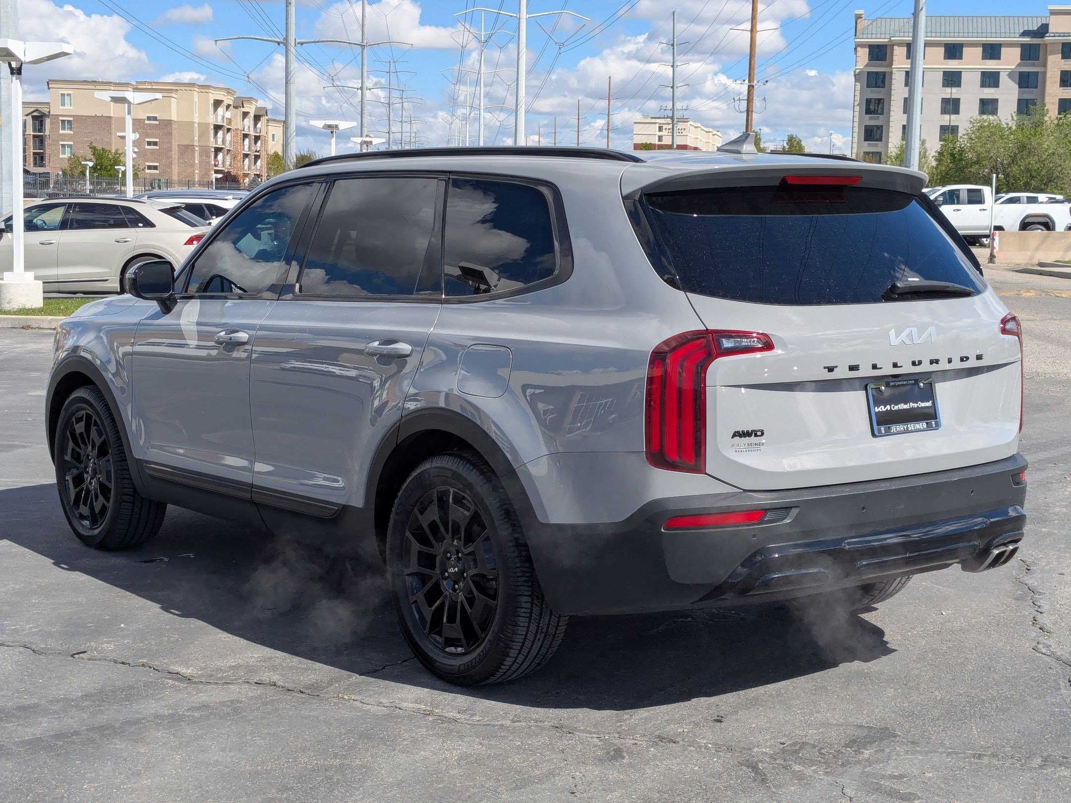 Used 2022 Kia Telluride SX w/ SX Prestige Package image 3