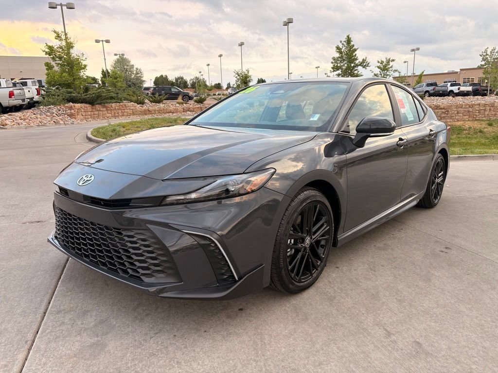 Used 2026 Toyota Camry Hybrid FWD image 3