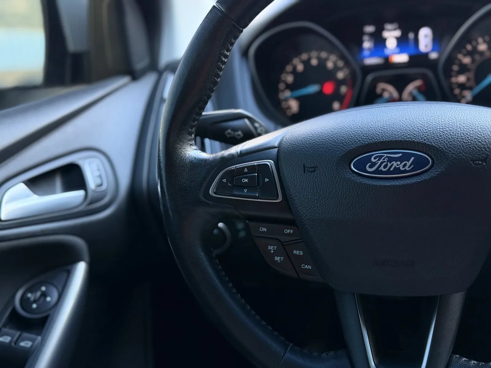 Used 2018 Ford Focus Titanium FWD image 24