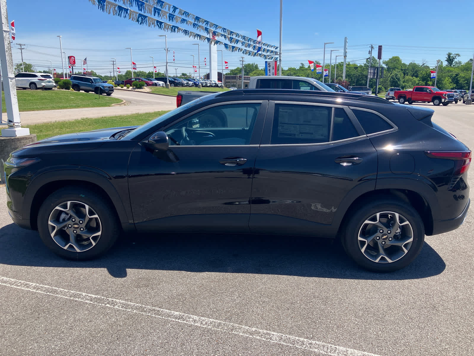 New 2026 Chevrolet Trax LT w/ LT Convenience Package FWD image 4