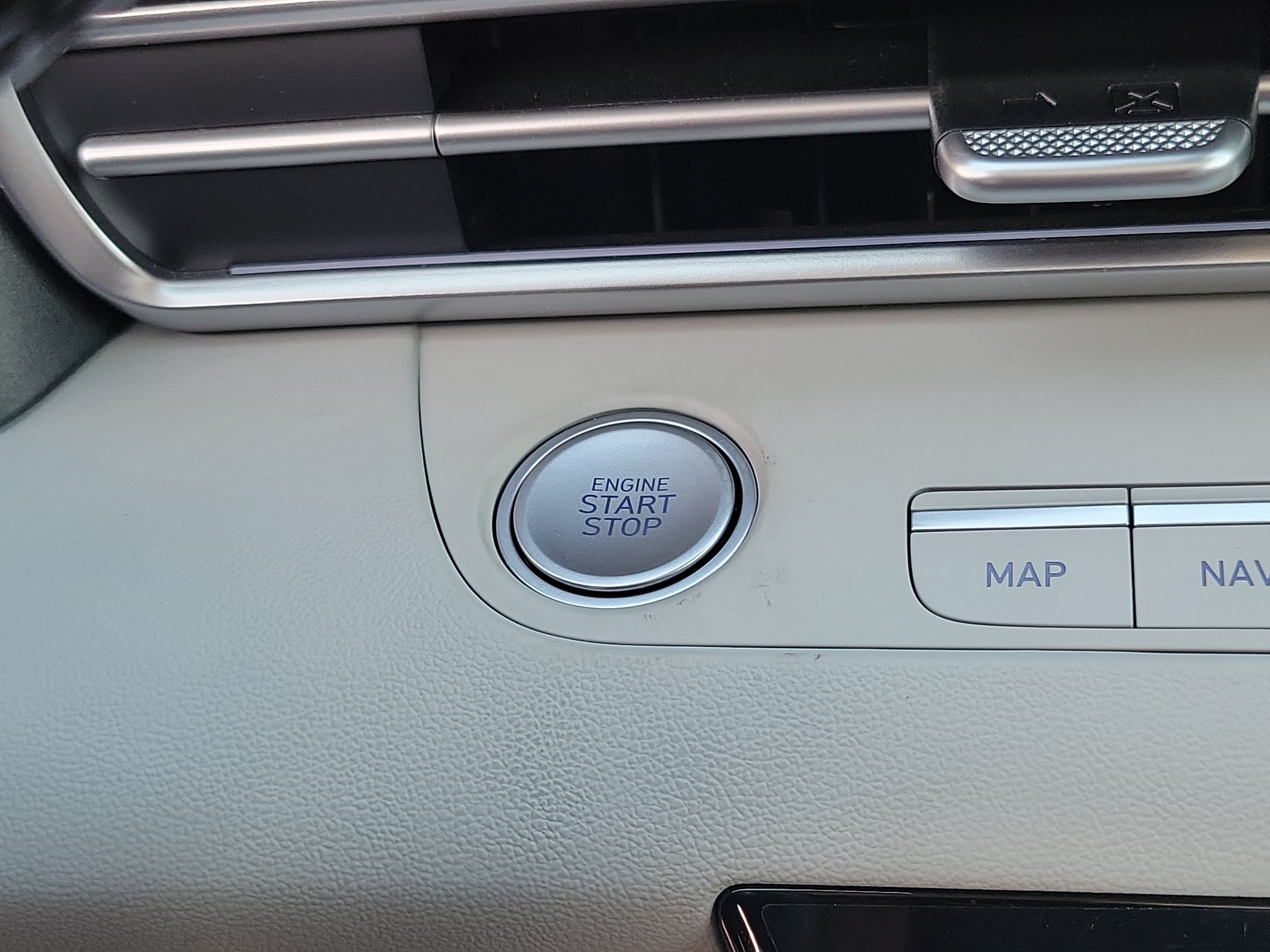 Certified 2025 Hyundai Elantra Limited FWD image 16