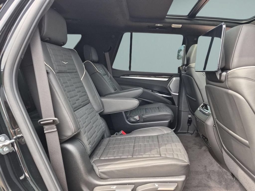 New 2026 Cadillac Escalade Platinum Sport w/ LPO, ONYX Package AWD/4WD image 27