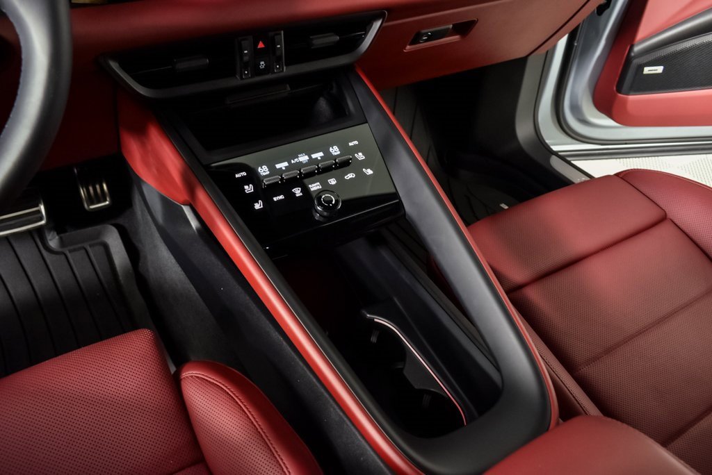 Certified 2025 Porsche Macan 4S Electric w/ Premium Package image 18