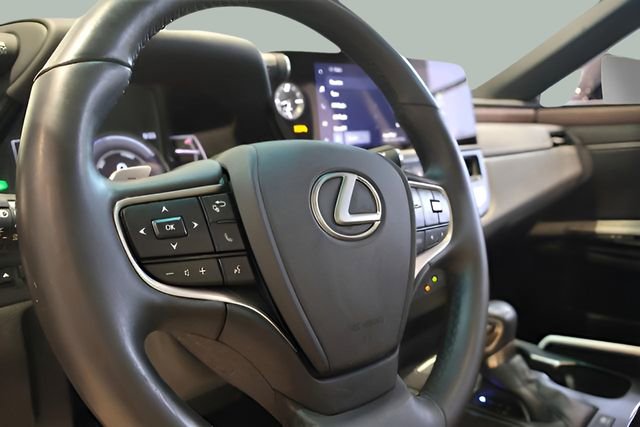 Used 2025 Lexus ES 300h w/ Premium Package image 15