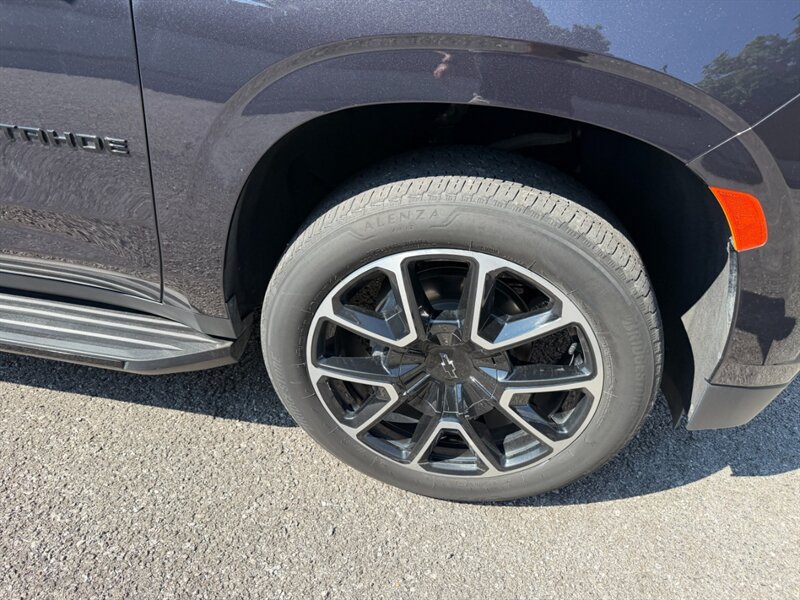 Used 2023 Chevrolet Tahoe RST w/ Luxury Package RWD image 15