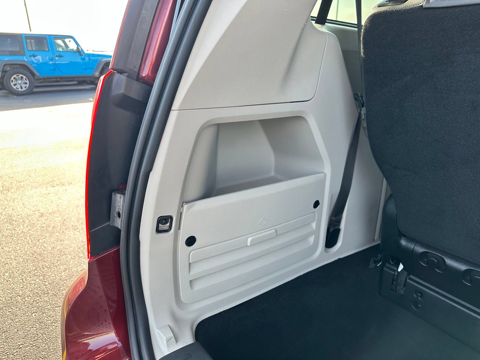 Used 2020 Dodge Grand Caravan SXT w/ Driver Convenience Group FWD image 36
