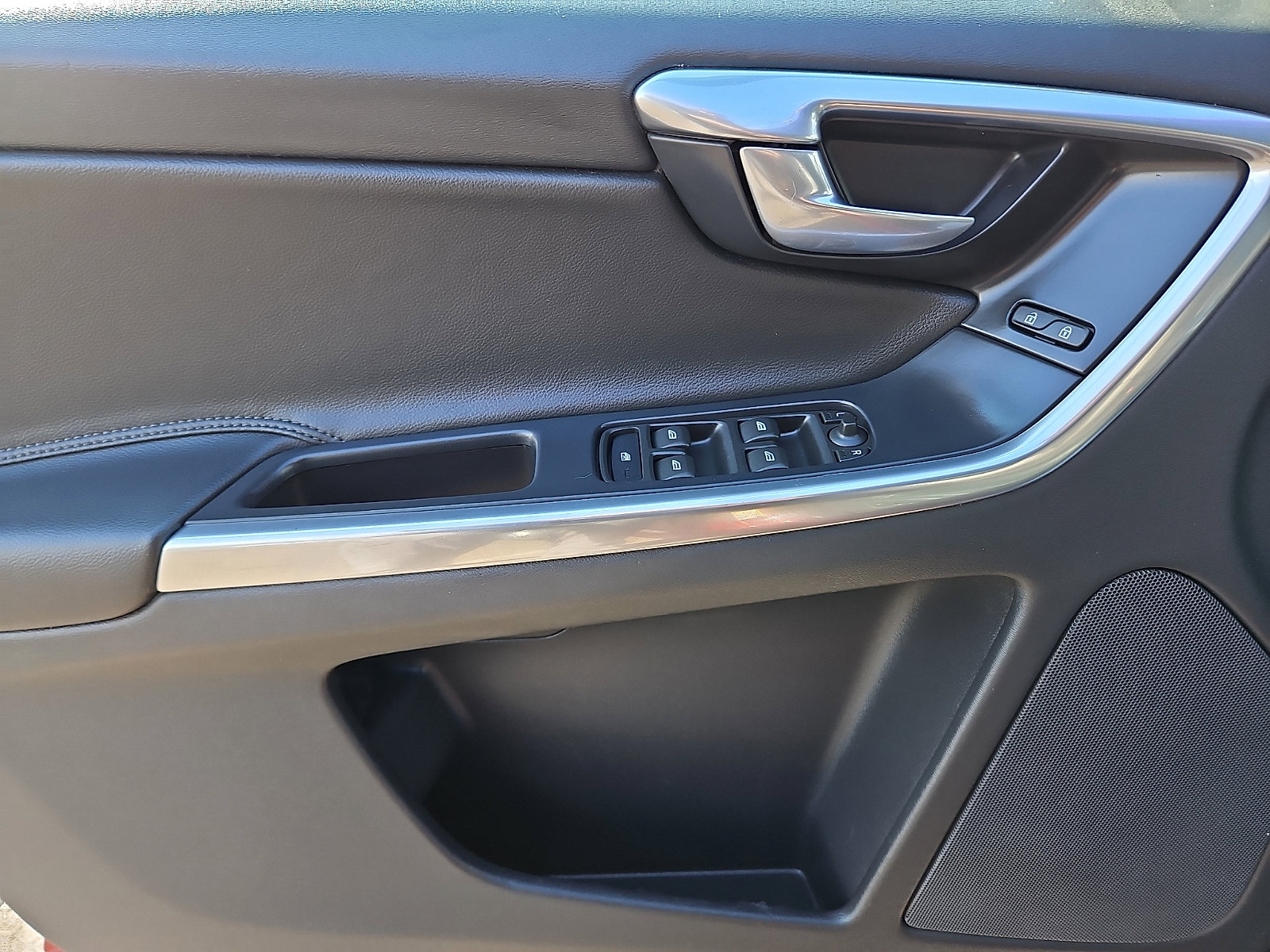 Used 2016 Volvo XC60 T5 Premier image 12