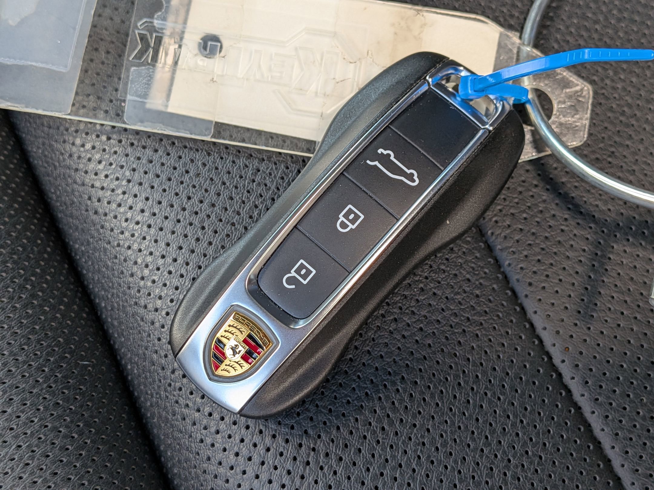 Used 2025 Porsche Cayenne GTS AWD/4WD image 40