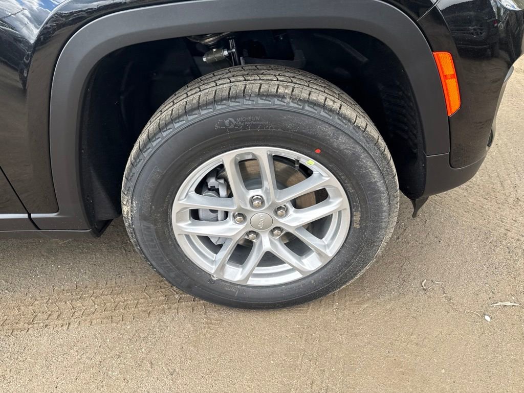 New 2026 Jeep Grand Cherokee Laredo AWD/4WD image 8