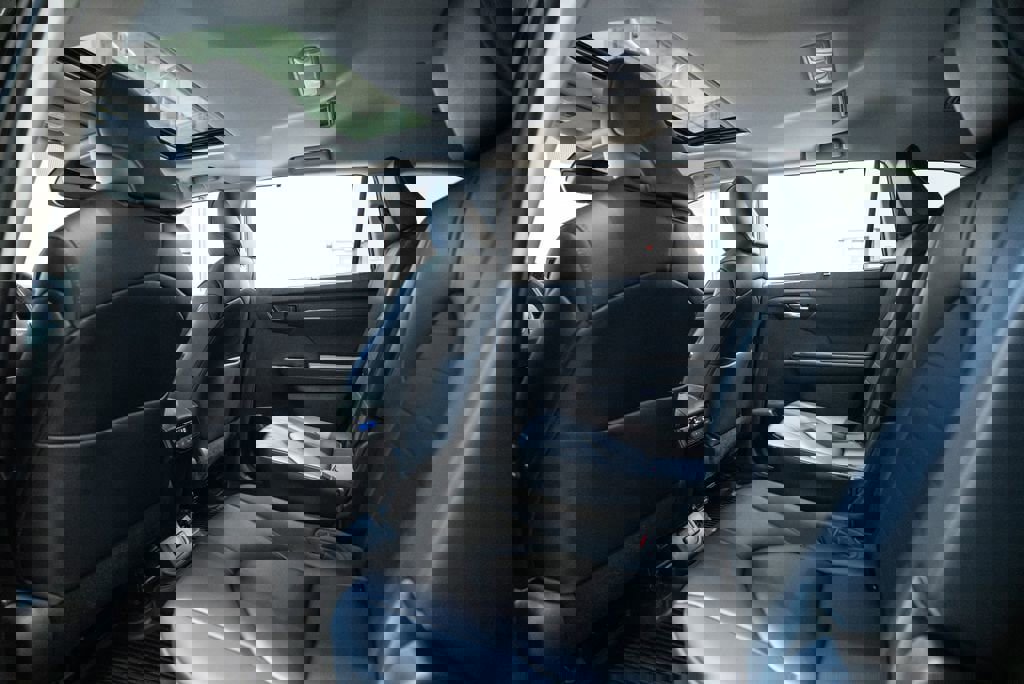 Used 2023 Toyota Highlander XLE AWD/4WD image 34