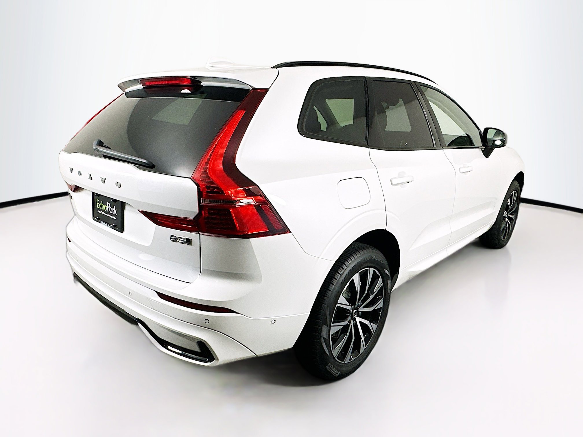 Used 2025 Volvo XC60 B5 Plus image 9