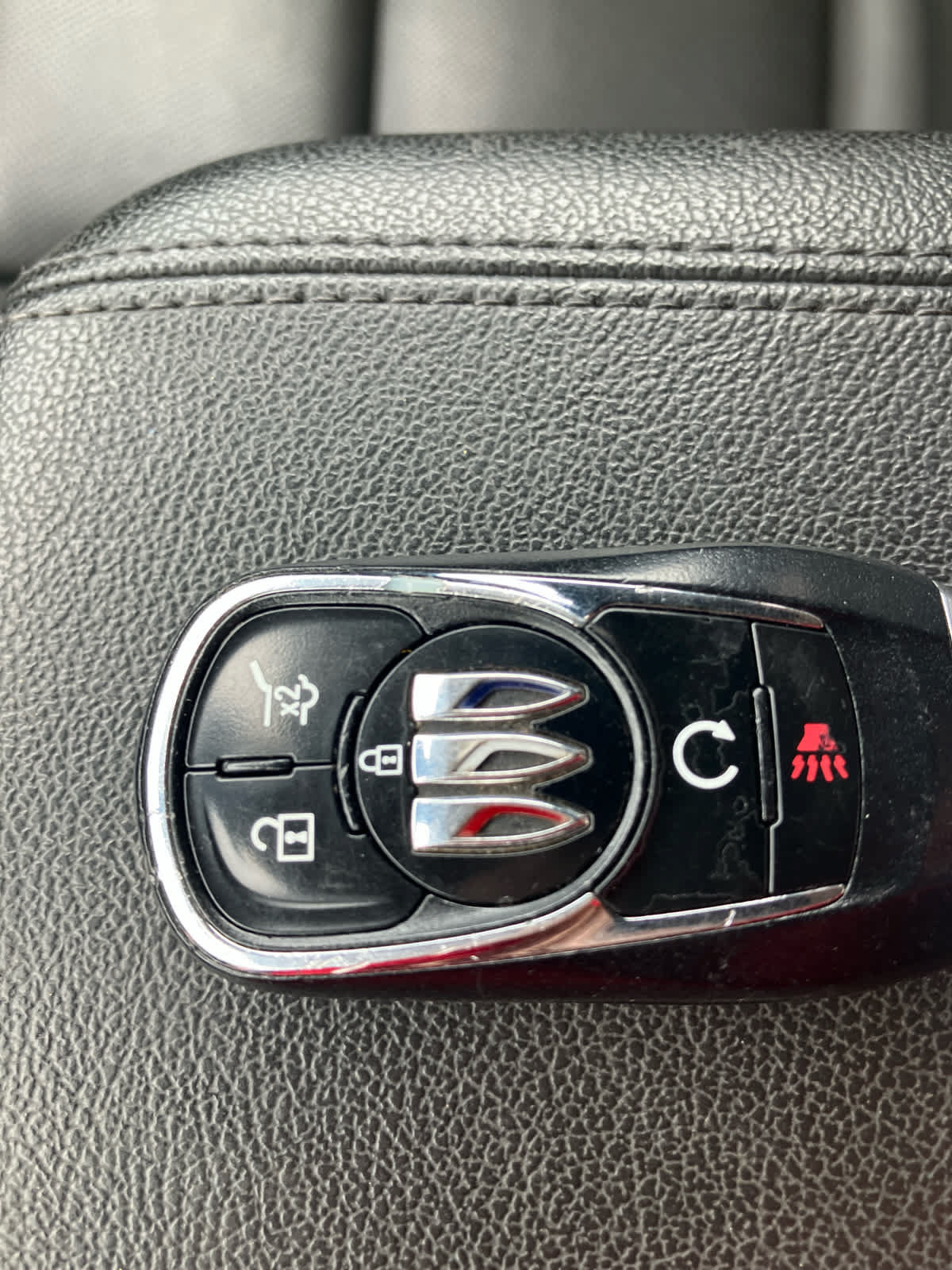 Used 2025 Buick Encore GX Avenir w/ Avenir Technology Package FWD image 32