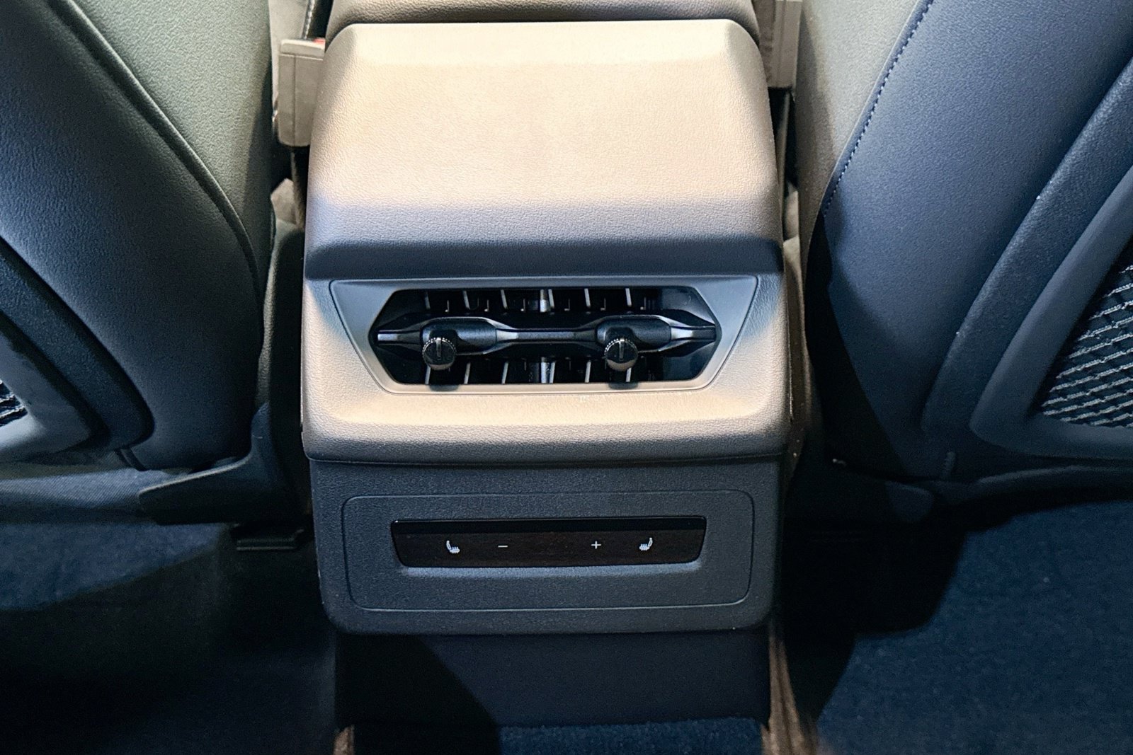 New 2027 Audi SQ6 e-tron Premium Plus AWD/4WD image 22