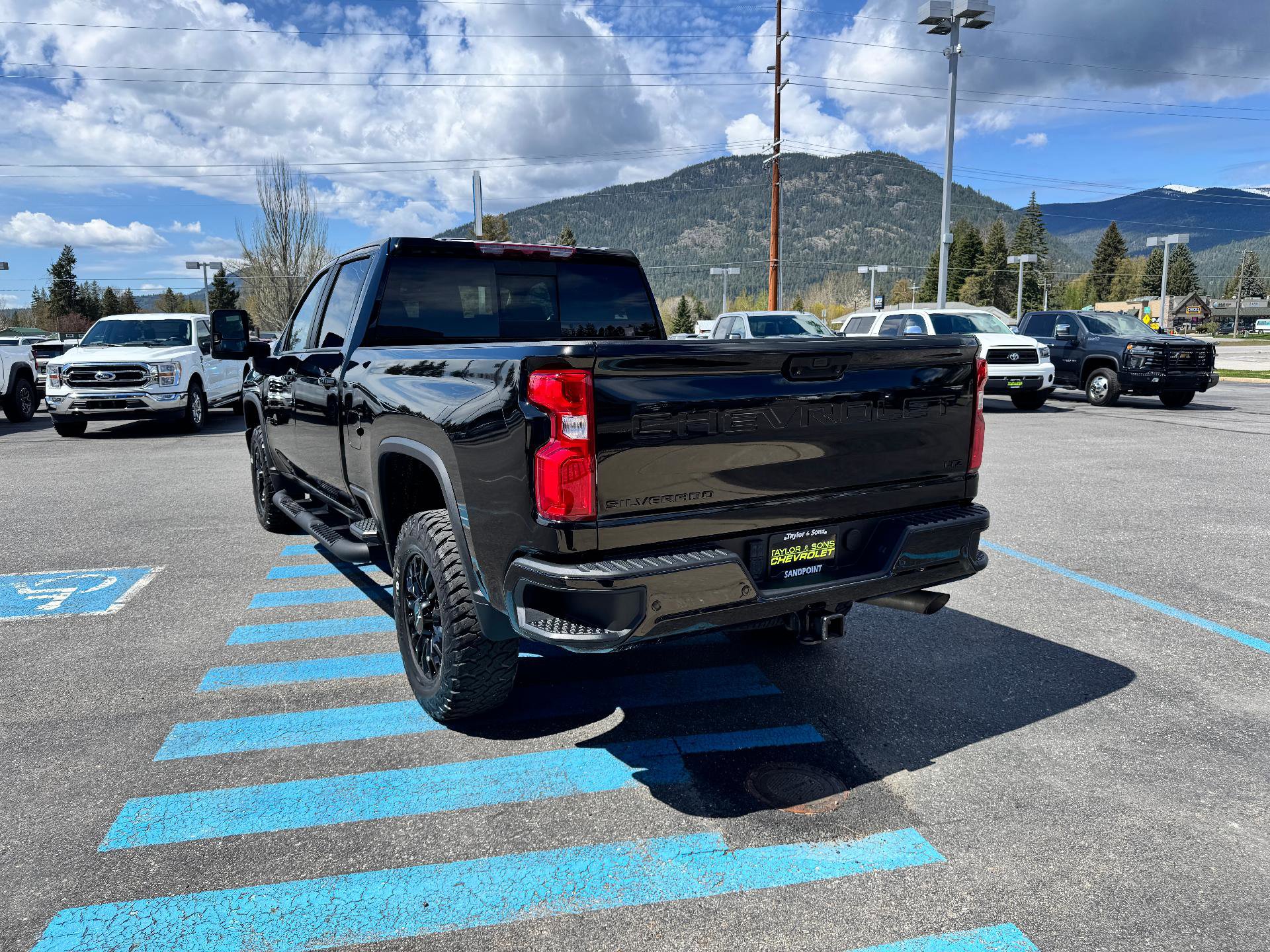 Used 2022 Chevrolet Silverado 2500 LTZ w/ LTZ Plus Package AWD/4WD image 5