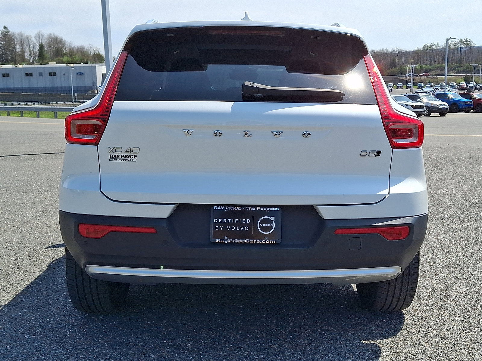 Certified 2023 Volvo XC40 B5 Plus w/ Driver Assist Package AWD/4WD image 5