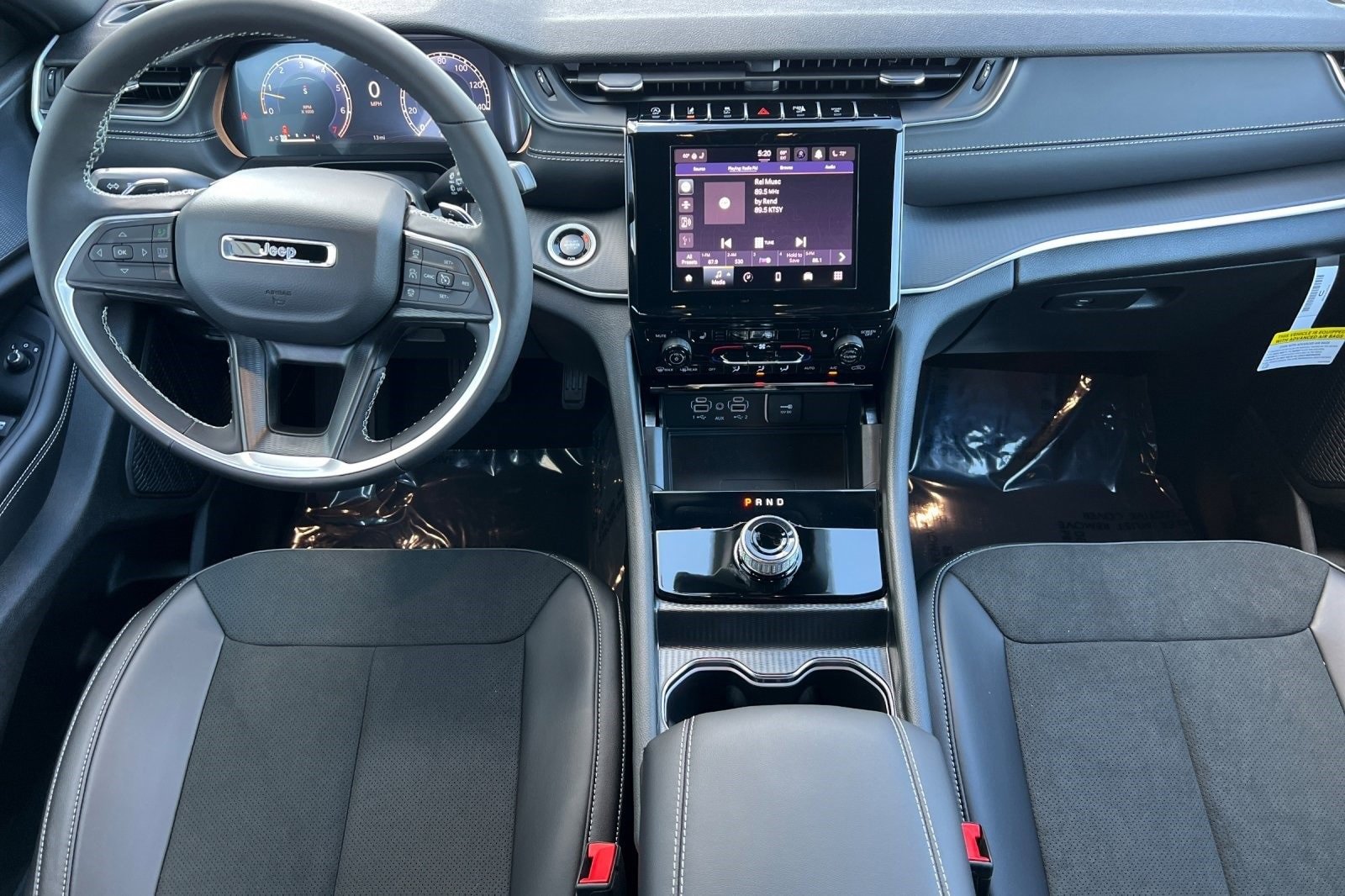 New 2025 Jeep Grand Cherokee L Laredo image 13