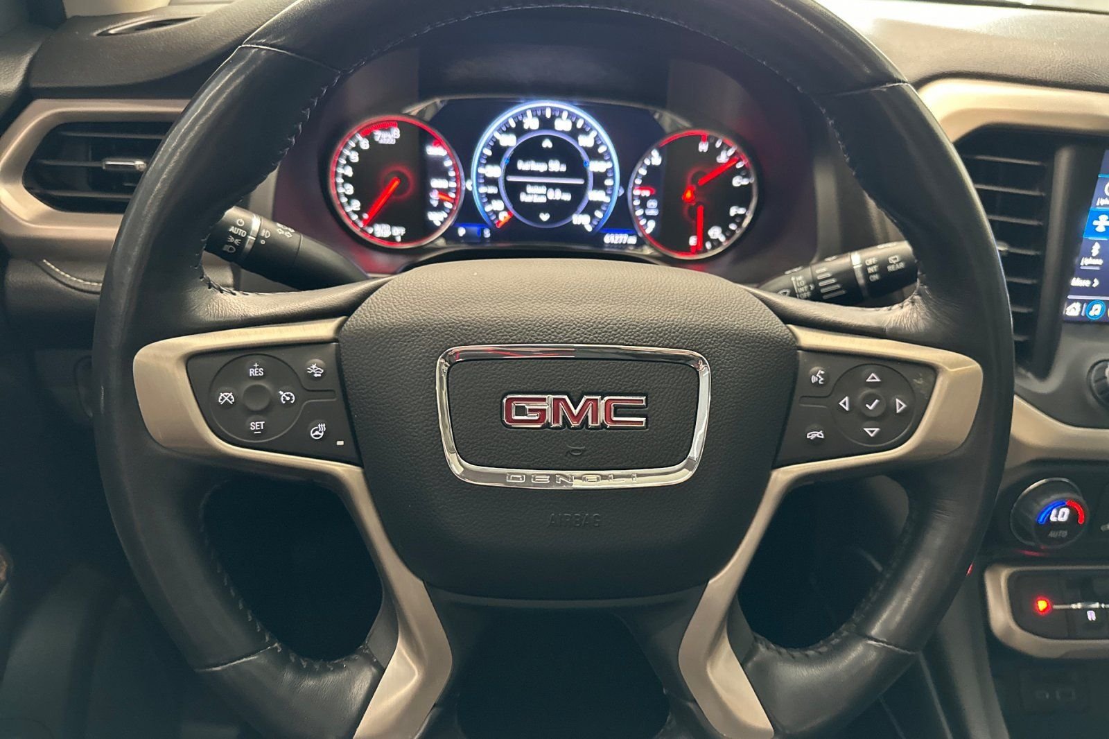 Used 2022 GMC Acadia Denali w/ Black Diamond Edition AWD/4WD image 29