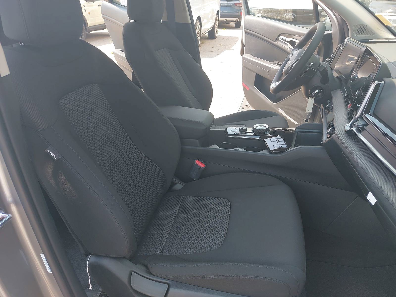 New 2025 Kia Sportage LX FWD image 10