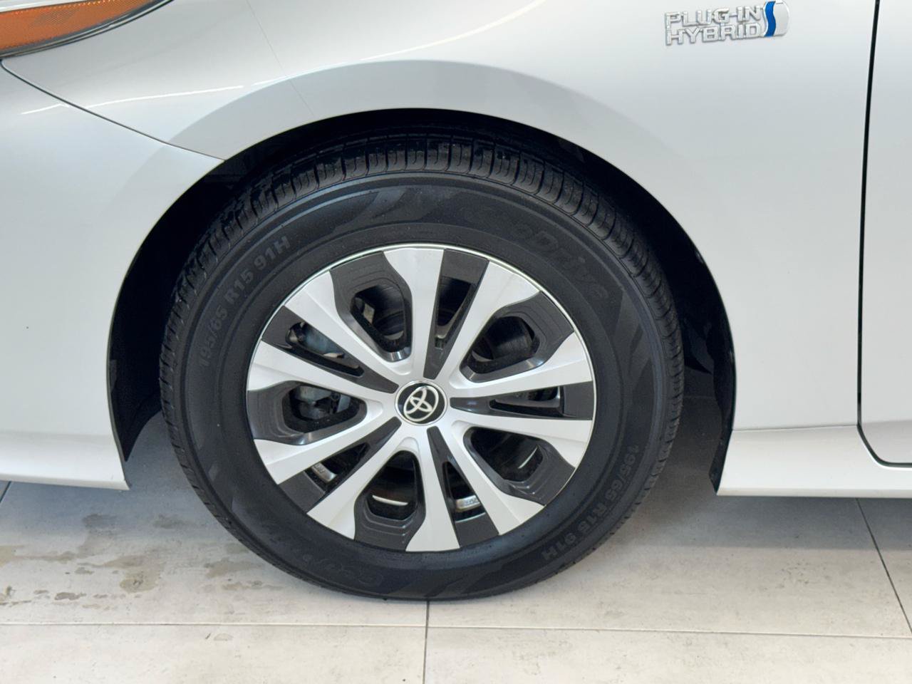 Used 2022 Toyota Prius Prime LE FWD image 37