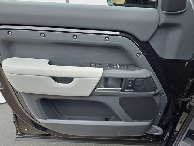 New 2026 Land Rover Defender 110 X-Dynamic SE AWD/4WD image 19