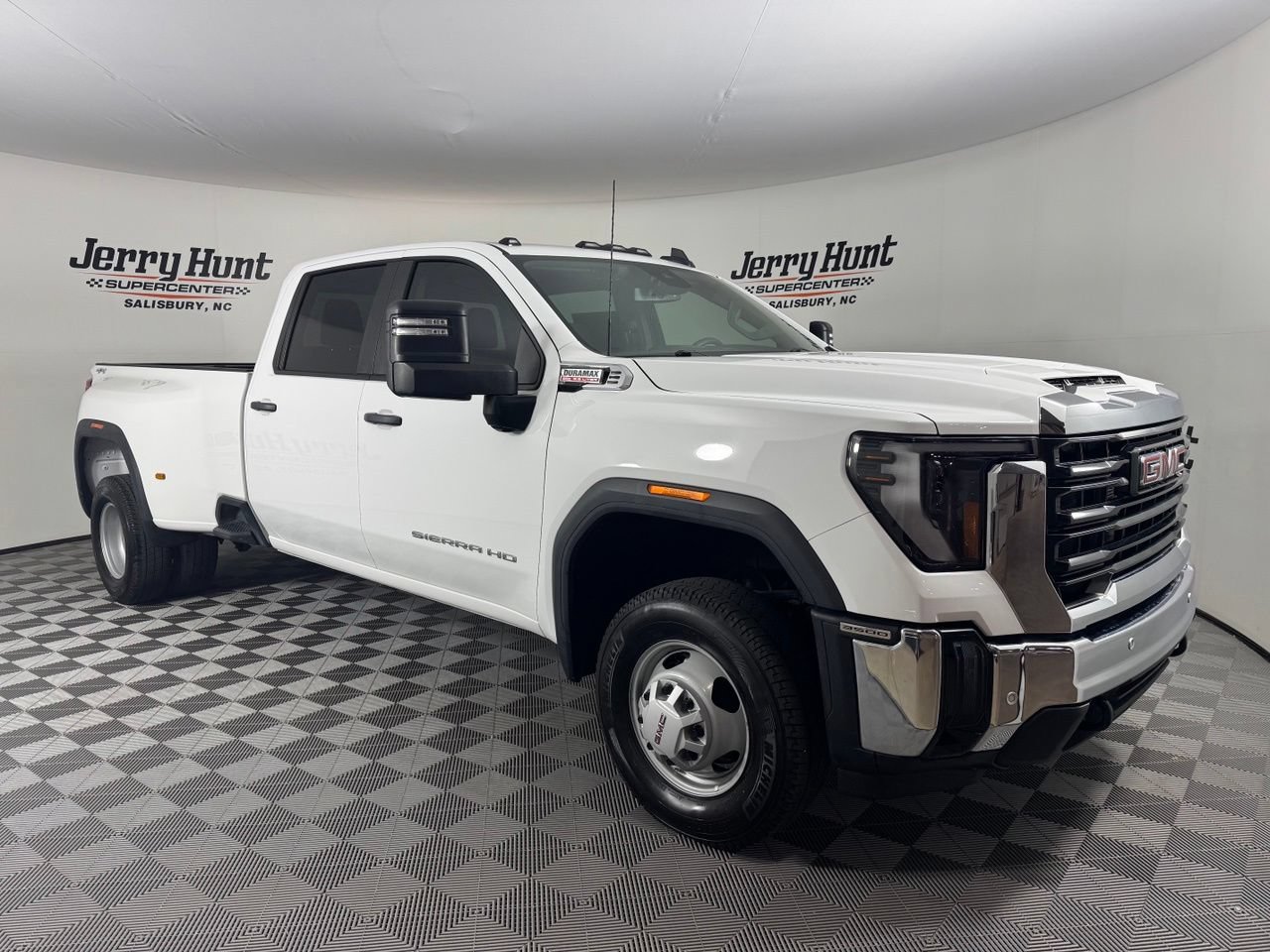 Used 2025 GMC Sierra 3500 Pro w/ 1SA Pro Safety Plus Package AWD/4WD image 5