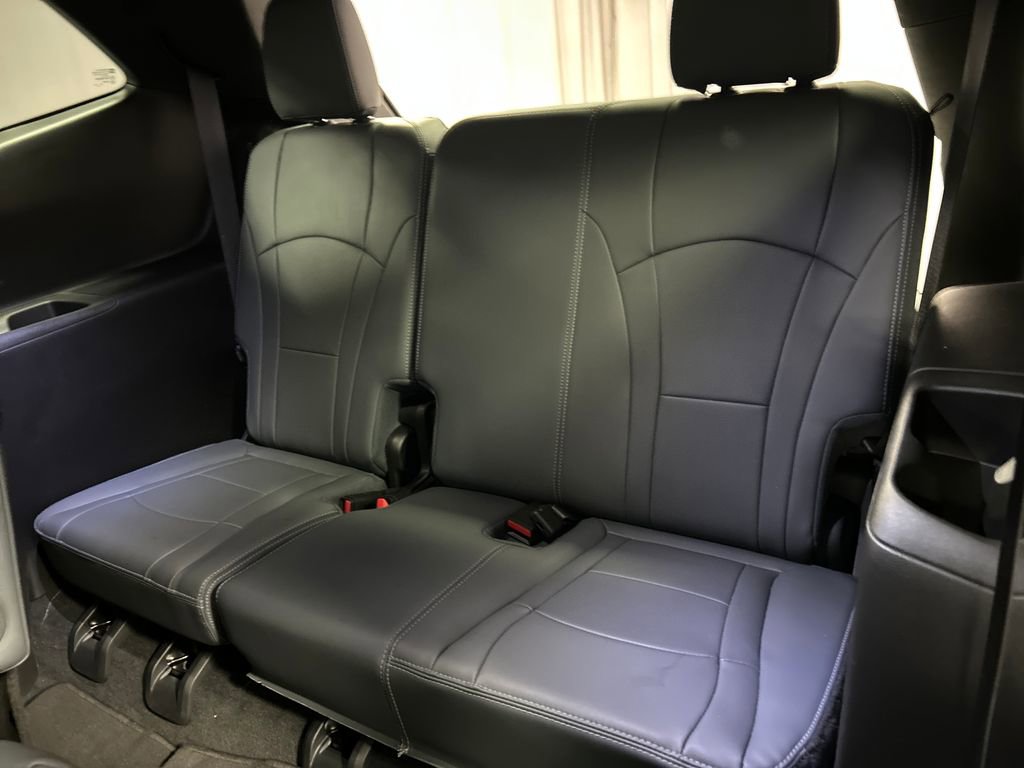 Used 2024 Buick Enclave Premium image 23