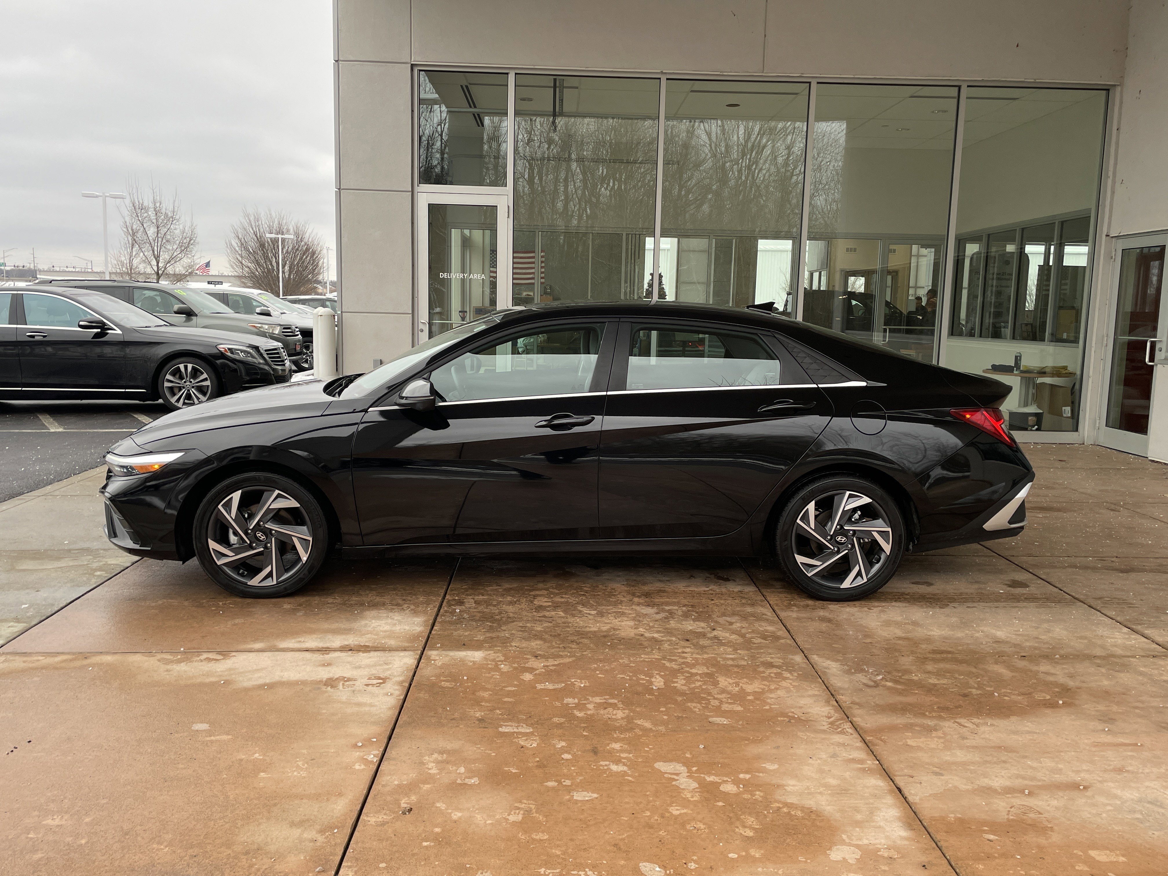 Used 2024 Hyundai Elantra Limited image 19