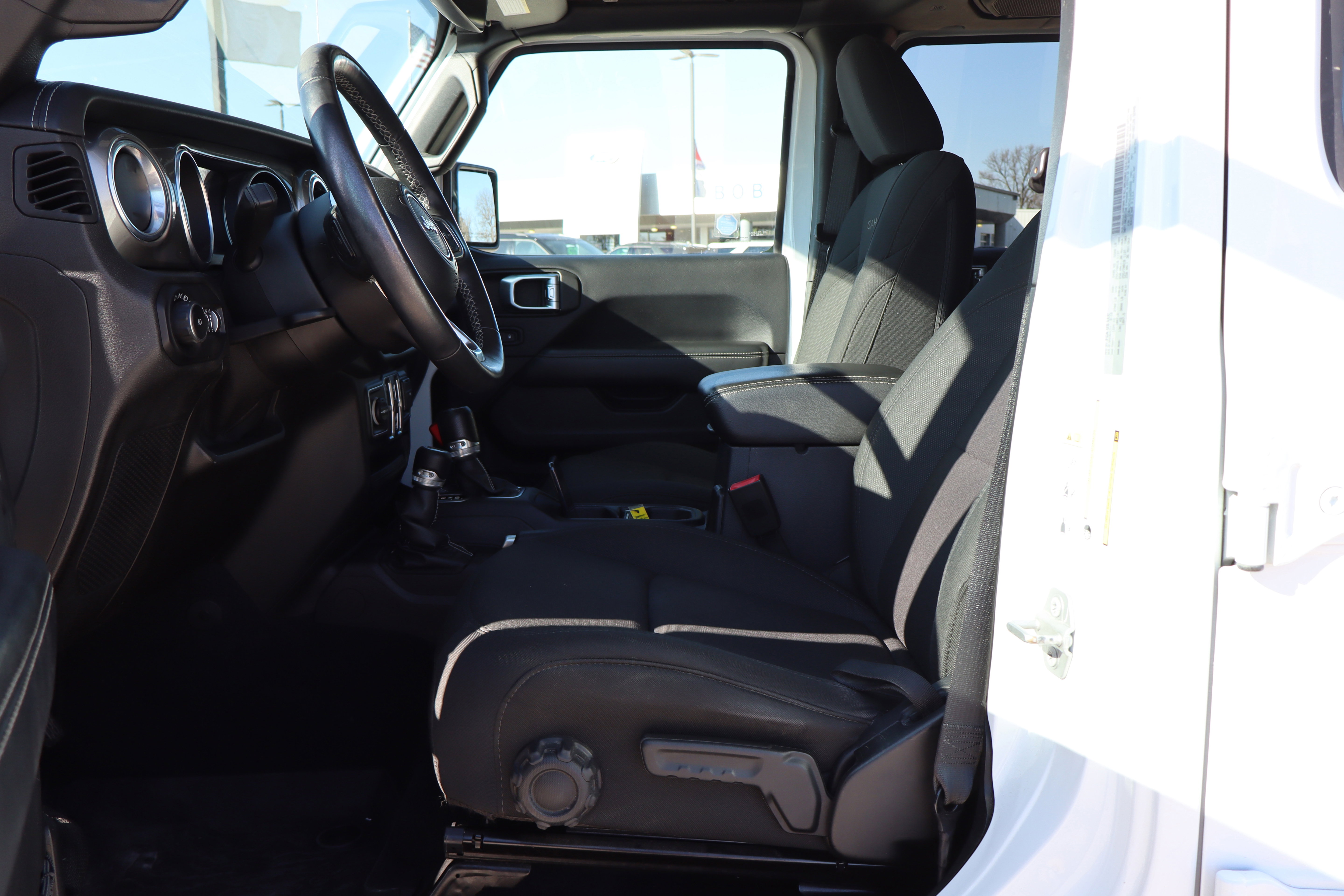 Used 2018 Jeep Wrangler Unlimited Sahara image 10