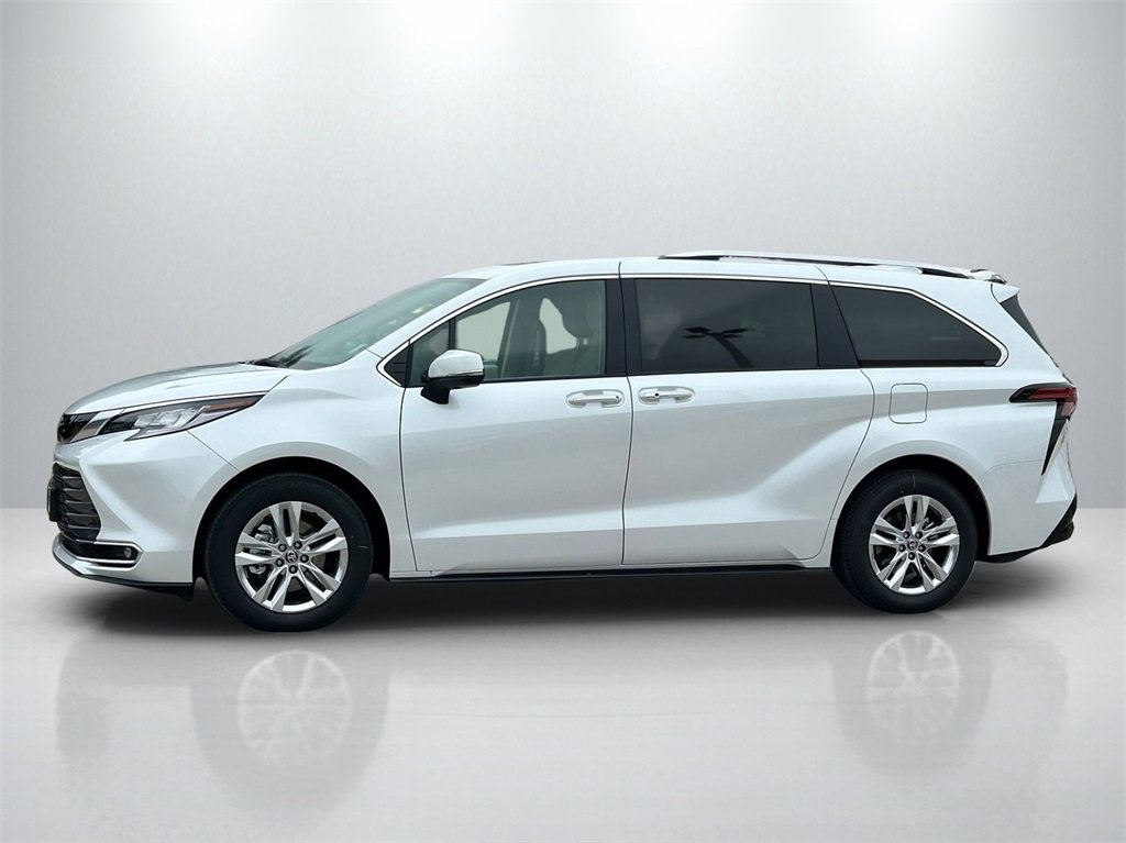 Used 2026 Toyota Sienna Limited image 8