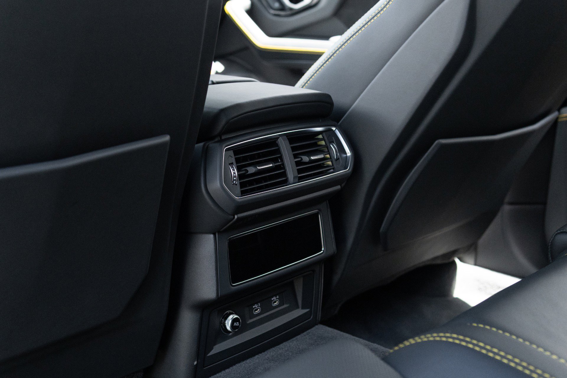 Used 2022 Lamborghini Urus AWD/4WD image 56