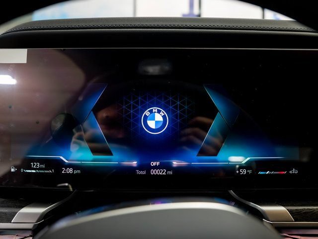 New 2026 BMW 760i xDrive w/ Executive Package AWD/4WD image 17