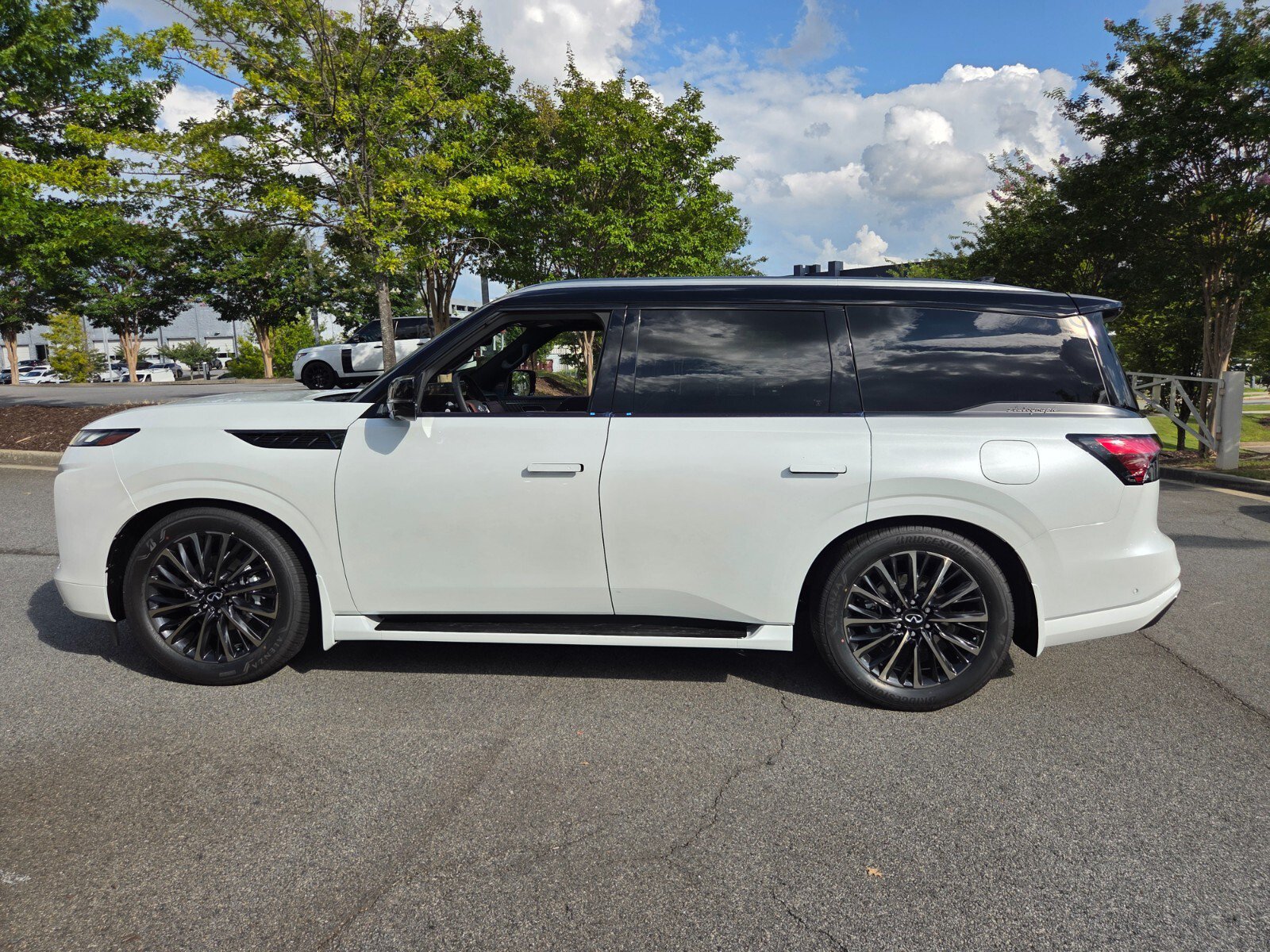 New 2027 INFINITI QX80 Autograph w/ Premium Cargo Package AWD/4WD image 9