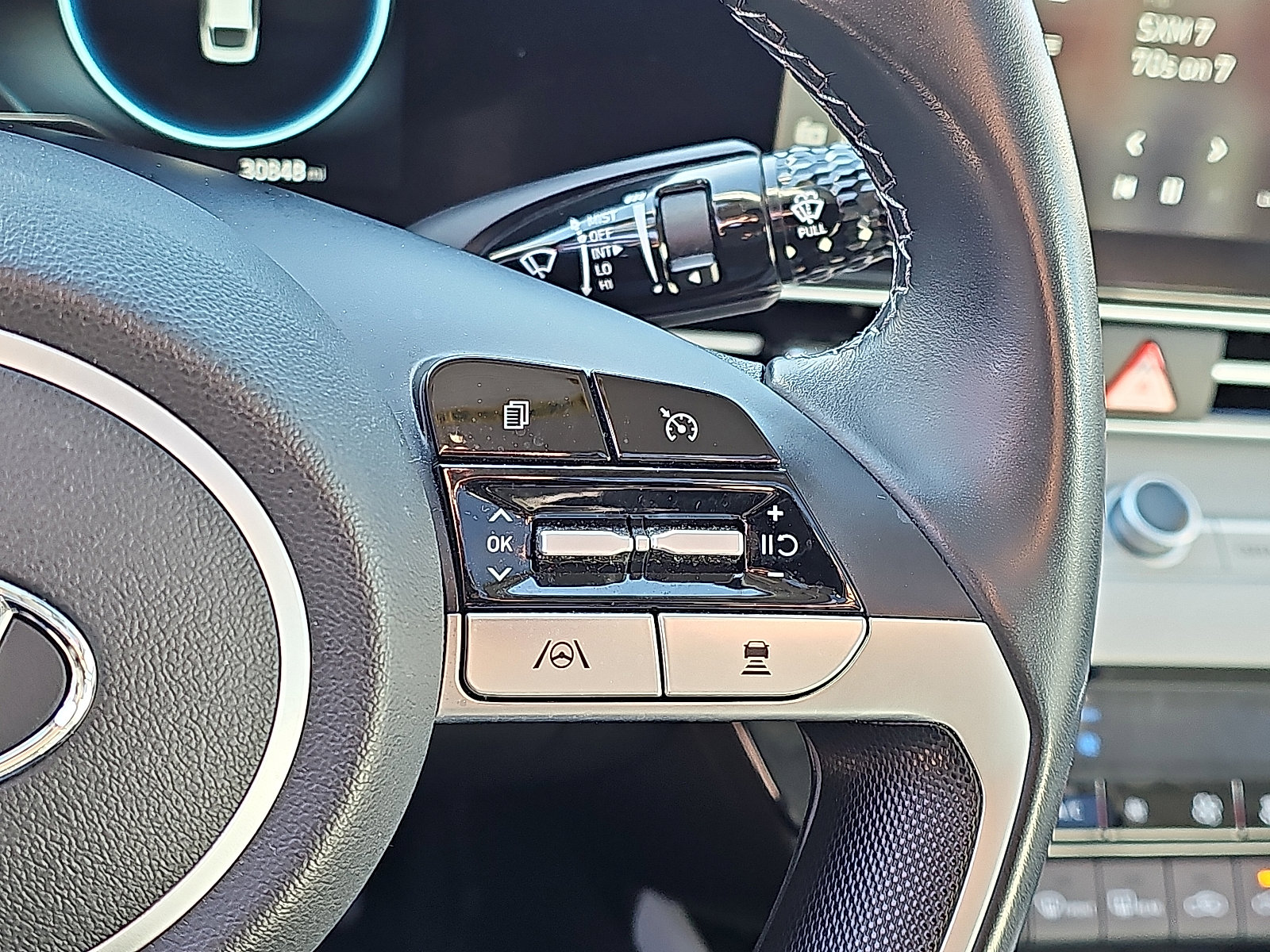 Used 2022 Hyundai Elantra Limited image 23